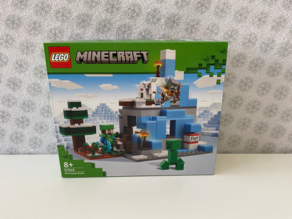 LEGO Minecraft Die Vereisten Gipfel (21243), Charaktere wie Steve, Alex, Eis-Golem und Eisbär, frostige Landschaft mit Schneeelementen, Gipfelplateau und funktionierendem Fahrstuhl, 1.003 Teile.