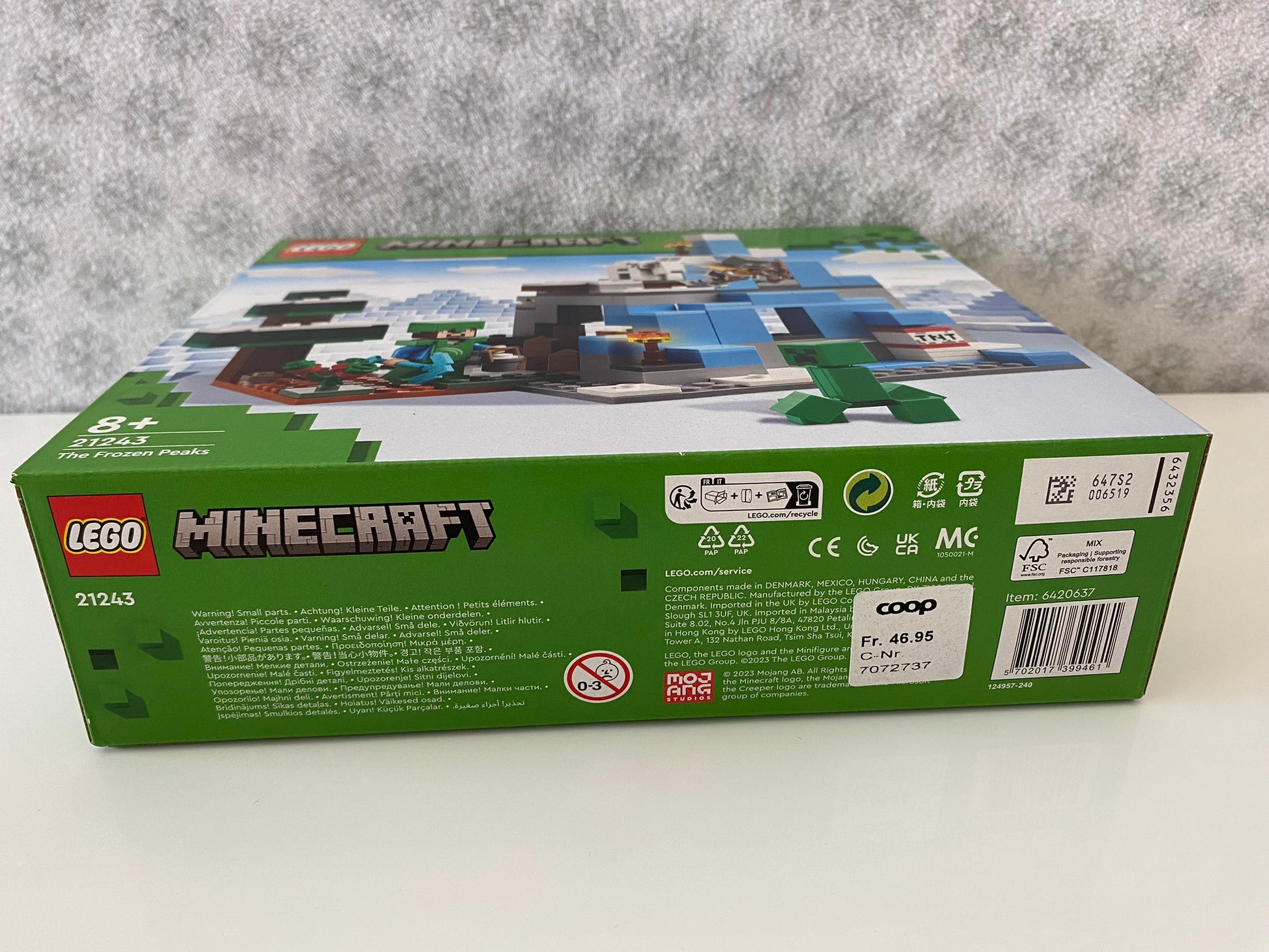 LEGO Minecraft Die Vereisten Gipfel (21243), Charaktere wie Steve, Alex, Eis-Golem und Eisbär, frostige Landschaft mit Schneeelementen, Gipfelplateau und funktionierendem Fahrstuhl, 1.003 Teile.