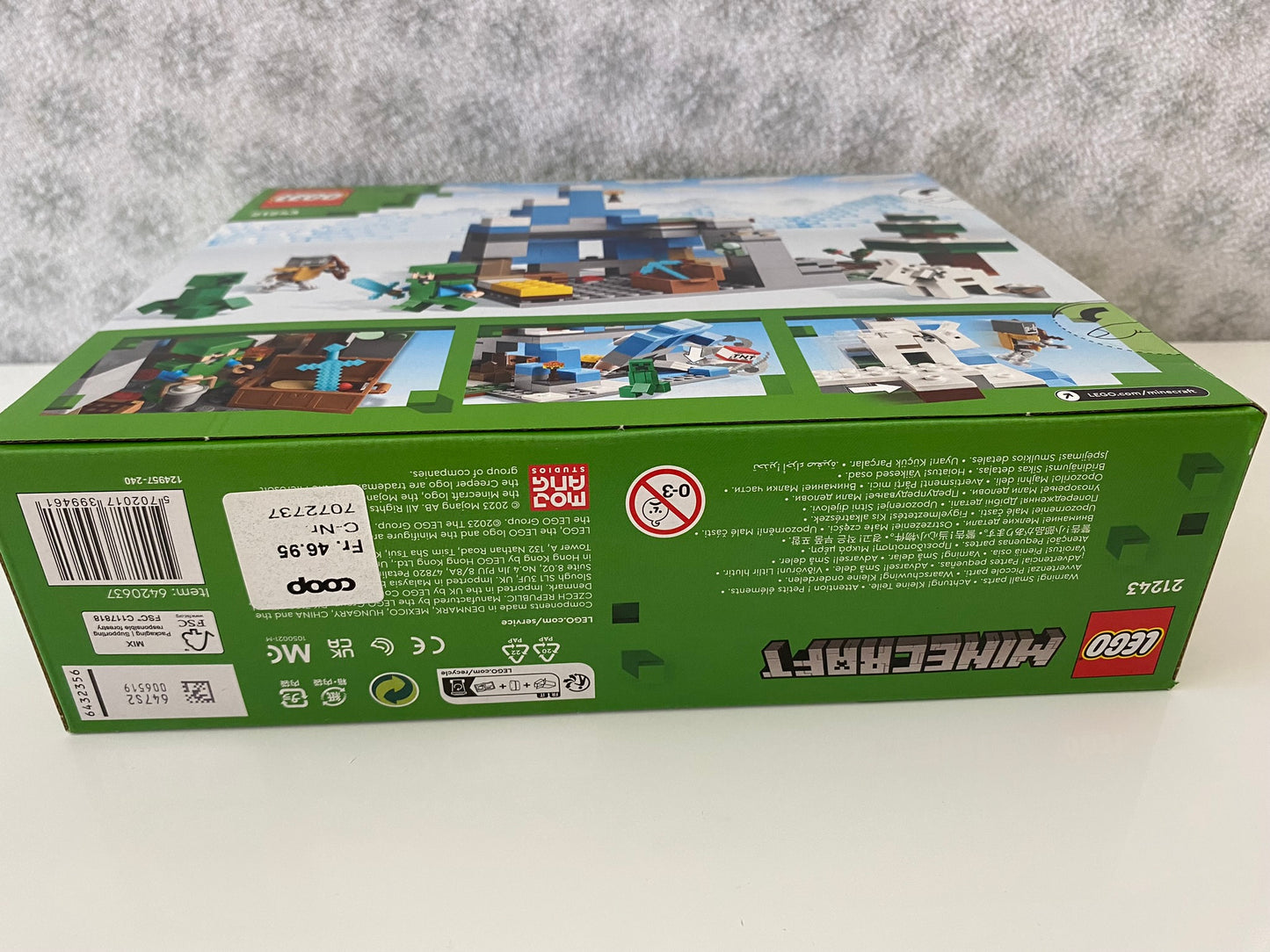 LEGO Minecraft Die Vereisten Gipfel (21243), Charaktere wie Steve, Alex, Eis-Golem und Eisbär, frostige Landschaft mit Schneeelementen, Gipfelplateau und funktionierendem Fahrstuhl, 1.003 Teile.