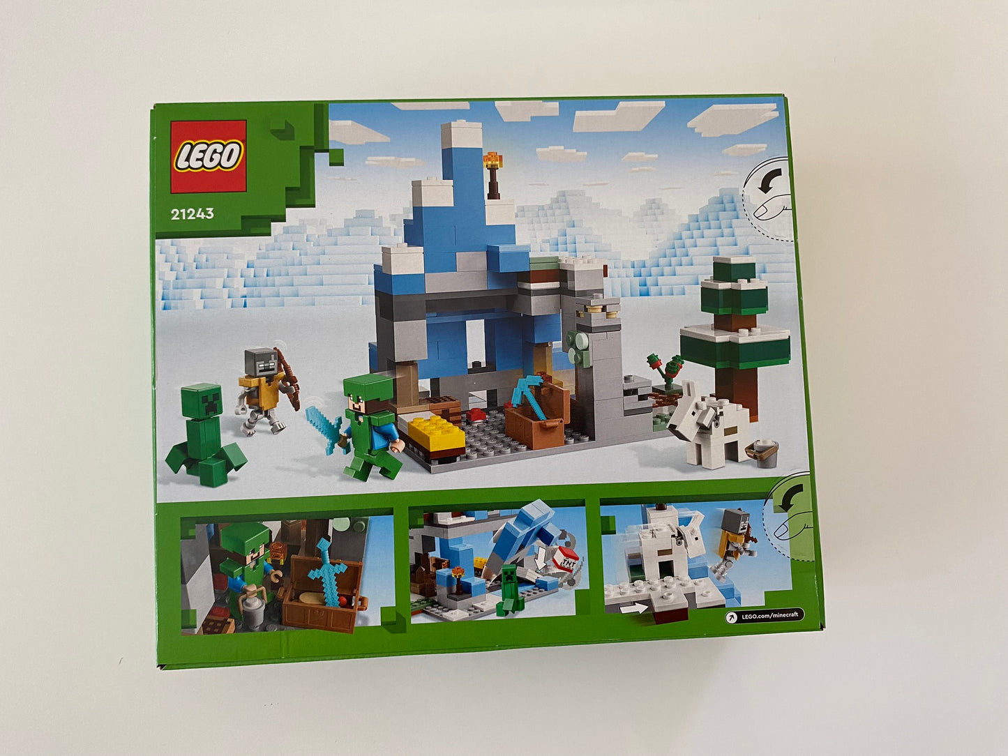 LEGO Minecraft Die Vereisten Gipfel (21243), Charaktere wie Steve, Alex, Eis-Golem und Eisbär, frostige Landschaft mit Schneeelementen, Gipfelplateau und funktionierendem Fahrstuhl, 1.003 Teile.