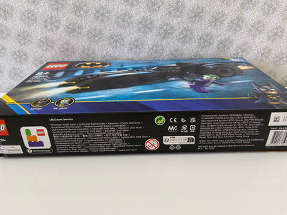 LEGO DC Comics Super Heroes Batmobile: Batman verfolgt den Joker (76224), Minifiguren von Batman und dem Joker, detailreich gestaltetes Batmobile mit Cockpit für Batman, Joker's Hot Rod mit Flammenabgasen und Zähnen, 136 Teile.