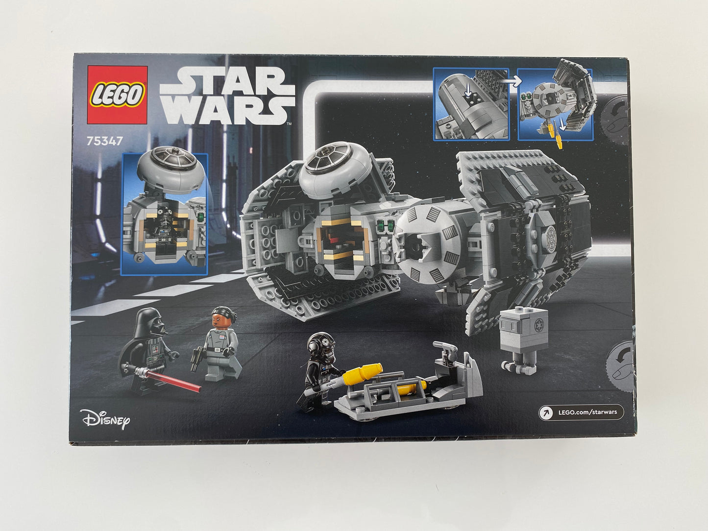 LEGO Star Wars TIE Bomber (75347) Set mit Minifiguren eines TIE Bomber Piloten und eines Imperialen Bodencrewmembers. Detailreicher TIE Bomber mit verstellbaren Flügeln und cockpit für eine Minifigur. Baubare Modellkulisse der Star Wars Galaxis. 477 Teile für spannende Nachbildungen aus der Saga.