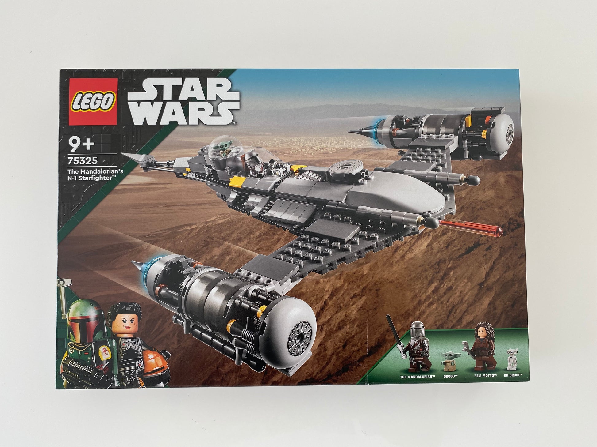 LEGO Star Wars Der N-1 Starfighter des Mandalorianers (75325) Set mit Minifiguren eines Mandalorianers und einer Droide. Detailreicher N-1 Starfighter mit verstellbaren Flügeln und cockpit für eine Minifigur. Baubare Modellkulisse der Star Wars Galaxis. 396 Teile für spannende Nachbildungen aus der Saga.