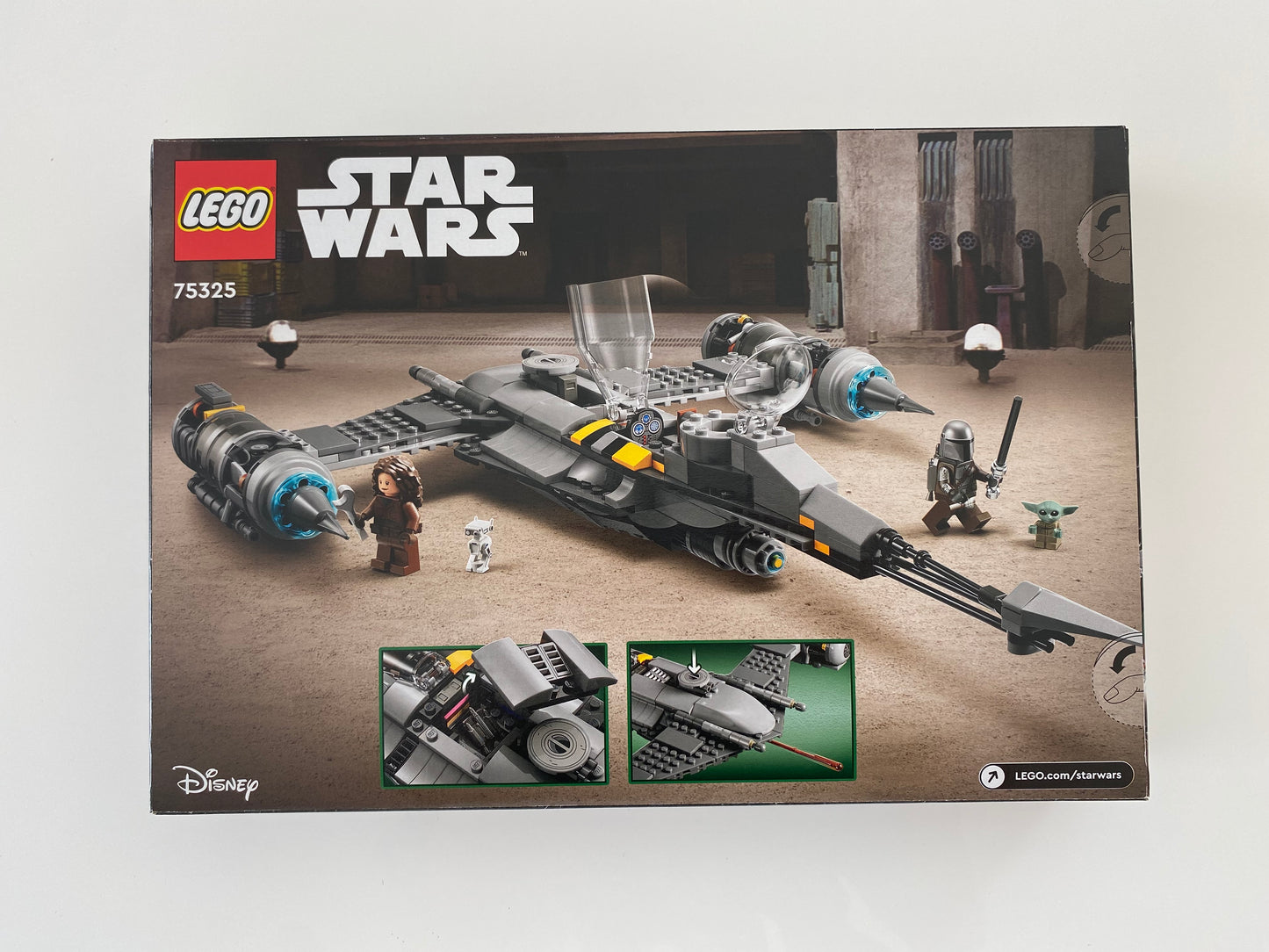 LEGO Star Wars Der N-1 Starfighter des Mandalorianers (75325) Set mit Minifiguren eines Mandalorianers und einer Droide. Detailreicher N-1 Starfighter mit verstellbaren Flügeln und cockpit für eine Minifigur. Baubare Modellkulisse der Star Wars Galaxis. 396 Teile für spannende Nachbildungen aus der Saga.