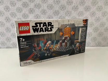 LEGO Star Wars Duell auf Mandalore (75310) Set mit Minifiguren von Ahsoka Tano und Darth Maul. Detailreiche Mandalorianische Szene mit Hindernissen und Verzierungen. 147 Teile für spannende Nachbildungen aus der Saga.