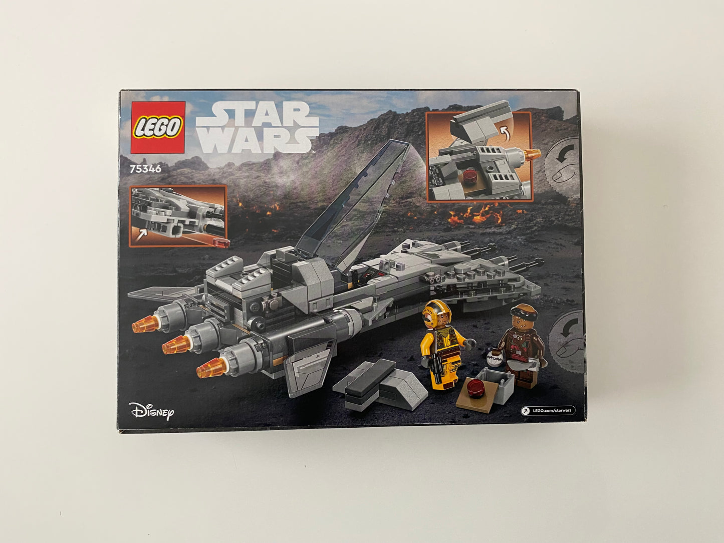 LEGO Star Wars Snubfighter der Piraten (75346) Set mit Minifiguren eines Piratenkapitäns und eines Piratenpiloten. Detailreicher Snubfighter mit anpassungsfähigen Flügeln und cockpit für eine Minifigur. Baubare Modellkulisse der Star Wars Galaxis. 366 Teile für spannende Nachbildungen aus der Saga.