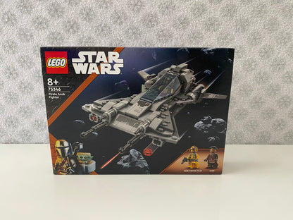 LEGO Star Wars Snubfighter der Piraten (75346) Set mit Minifiguren eines Piratenkapitäns und eines Piratenpiloten. Detailreicher Snubfighter mit anpassungsfähigen Flügeln und cockpit für eine Minifigur. Baubare Modellkulisse der Star Wars Galaxis. 366 Teile für spannende Nachbildungen aus der Saga.