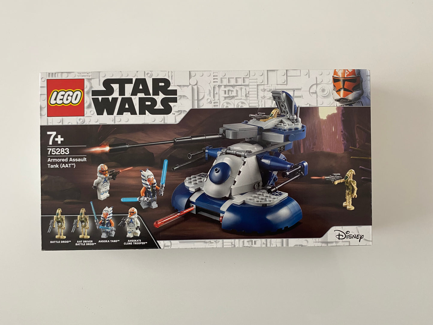 LEGO Star Wars Armored Assault Tank AAT (75283), Minifiguren von Ahsoka Tano, Clone Trooper und Battle Droid, detailreicher AAT Panzer mit beweglichen Kanonen und aufklappbarem Cockpit, baubare Modellkulisse der Star Wars Galaxis, 286 Teile.