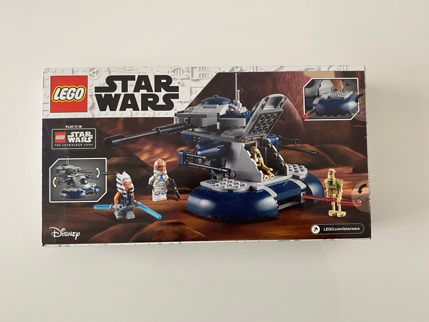 LEGO Star Wars Armored Assault Tank AAT (75283), Minifiguren von Ahsoka Tano, Clone Trooper und Battle Droid, detailreicher AAT Panzer mit beweglichen Kanonen und aufklappbarem Cockpit, baubare Modellkulisse der Star Wars Galaxis, 286 Teile.