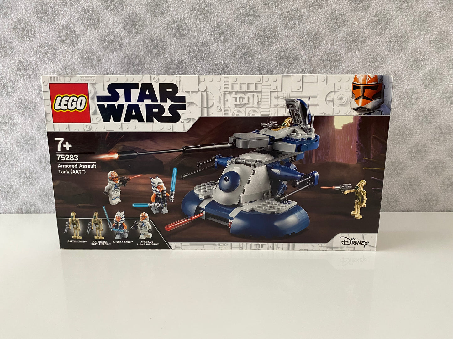 LEGO Star Wars Armored Assault Tank AAT (75283), Minifiguren von Ahsoka Tano, Clone Trooper und Battle Droid, detailreicher AAT Panzer mit beweglichen Kanonen und aufklappbarem Cockpit, baubare Modellkulisse der Star Wars Galaxis, 286 Teile.