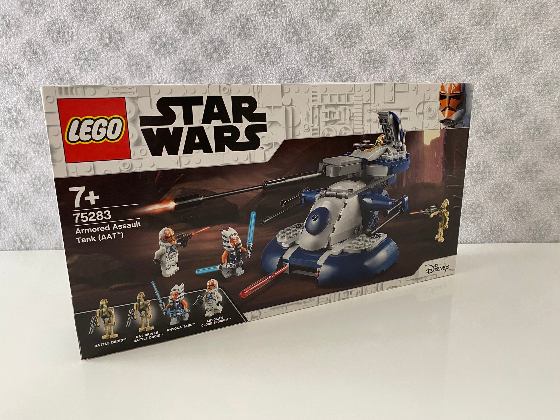 LEGO Star Wars Armored Assault Tank AAT (75283), Minifiguren von Ahsoka Tano, Clone Trooper und Battle Droid, detailreicher AAT Panzer mit beweglichen Kanonen und aufklappbarem Cockpit, baubare Modellkulisse der Star Wars Galaxis, 286 Teile.