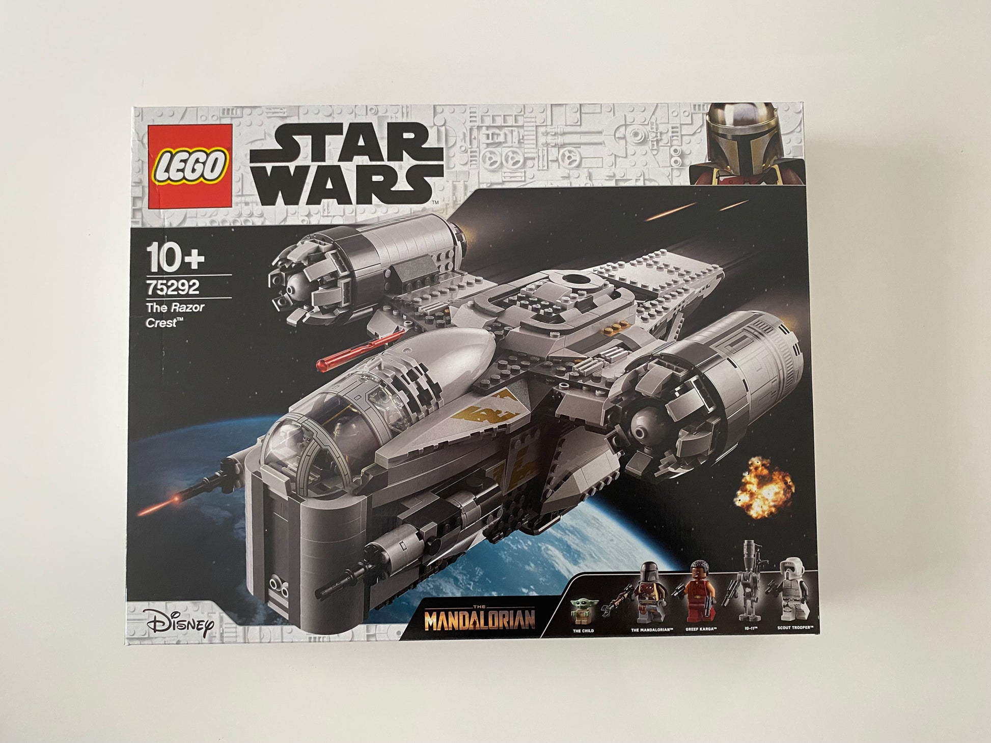 LEGO Star Wars Transporter des Kopfgeldjägers (75292) Set mit Minifiguren von Boba Fett, Din Djarin, Stormtrooper und Beskar-Mandalorianer. Detailreicher Transporter mit Cockpit für eine Minifigur, beweglichen Geschütztürmen und abnehmbarem Gefängnisbehälter. Baubare Modellkulisse der Star Wars Galaxis. 1.023 Teile für spannende Nachbildungen aus der Saga.