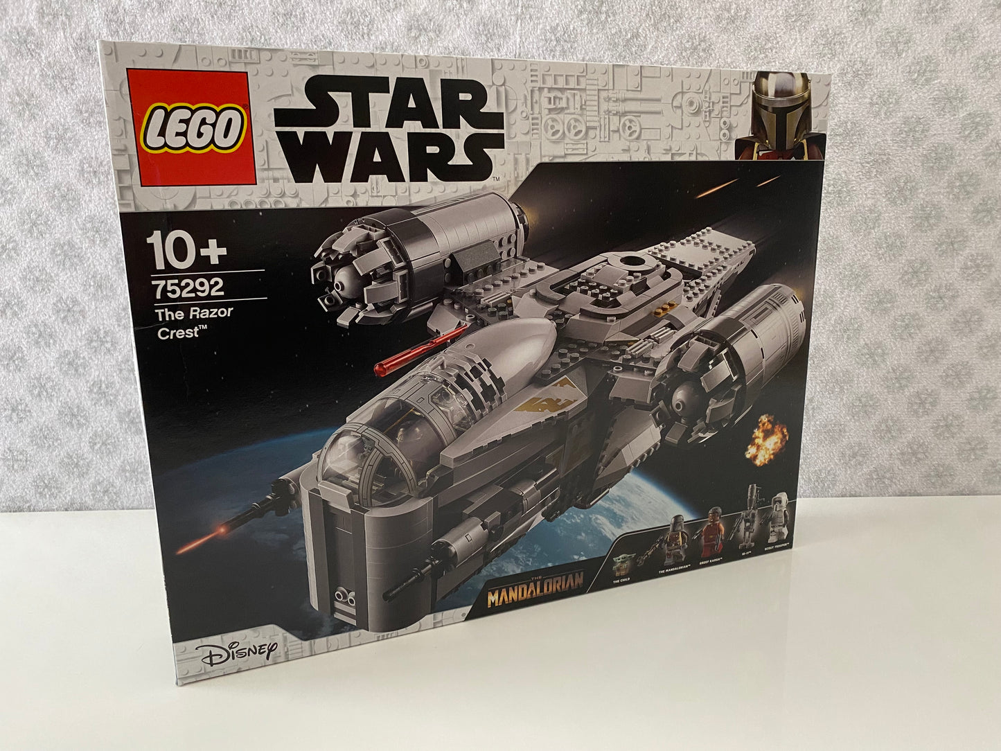 LEGO Star Wars Transporter des Kopfgeldjägers (75292) Set mit Minifiguren von Boba Fett, Din Djarin, Stormtrooper und Beskar-Mandalorianer. Detailreicher Transporter mit Cockpit für eine Minifigur, beweglichen Geschütztürmen und abnehmbarem Gefängnisbehälter. Baubare Modellkulisse der Star Wars Galaxis. 1.023 Teile für spannende Nachbildungen aus der Saga.