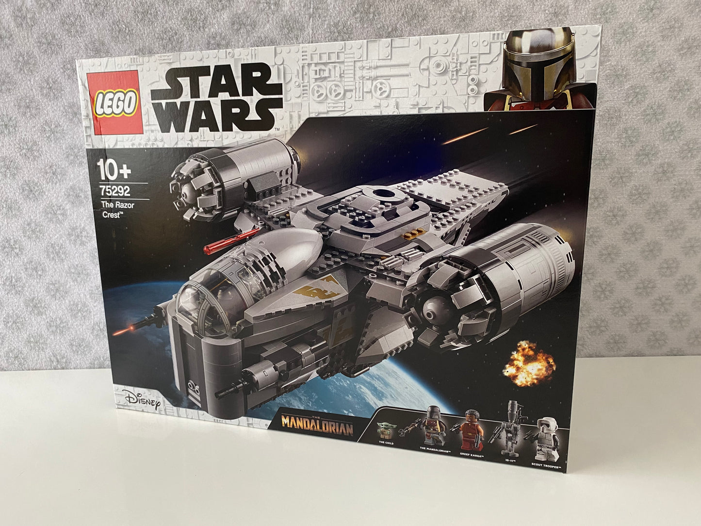 LEGO Star Wars Transporter des Kopfgeldjägers (75292) Set mit Minifiguren von Boba Fett, Din Djarin, Stormtrooper und Beskar-Mandalorianer. Detailreicher Transporter mit Cockpit für eine Minifigur, beweglichen Geschütztürmen und abnehmbarem Gefängnisbehälter. Baubare Modellkulisse der Star Wars Galaxis. 1.023 Teile für spannende Nachbildungen aus der Saga.