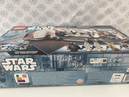 LEGO Star Wars Das Entern der Tantive IV (75387) Set mit Darth Vader, Sturmtrupplern, Rebellen, Captain Antilles Minifiguren und spezieller ARC Trooper Fives Minifigur. Detailreicher baubarer Korridor der Tantive IV mit Eingangstür und Verbindungselementen. 502 Teile für spannende Nachbildungen aus Star Wars: Eine neue Hoffnung.