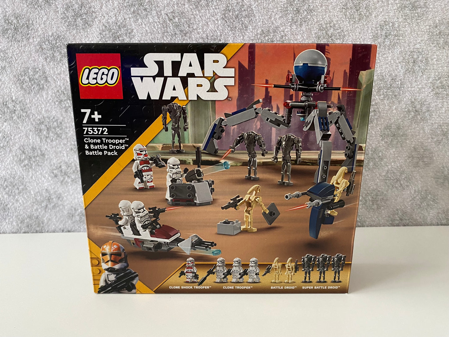 LEGO Star Wars Clone Trooper & Battle Droid Battle Pack (75372) Set mit Clone Troopers, Battle Droids und verschiedenen Fahrzeugen. Enthält digitale Bauanleitungen in der LEGO Builder App. Perfekt für actiongeladene Rollenspiele und Star Wars Fans.