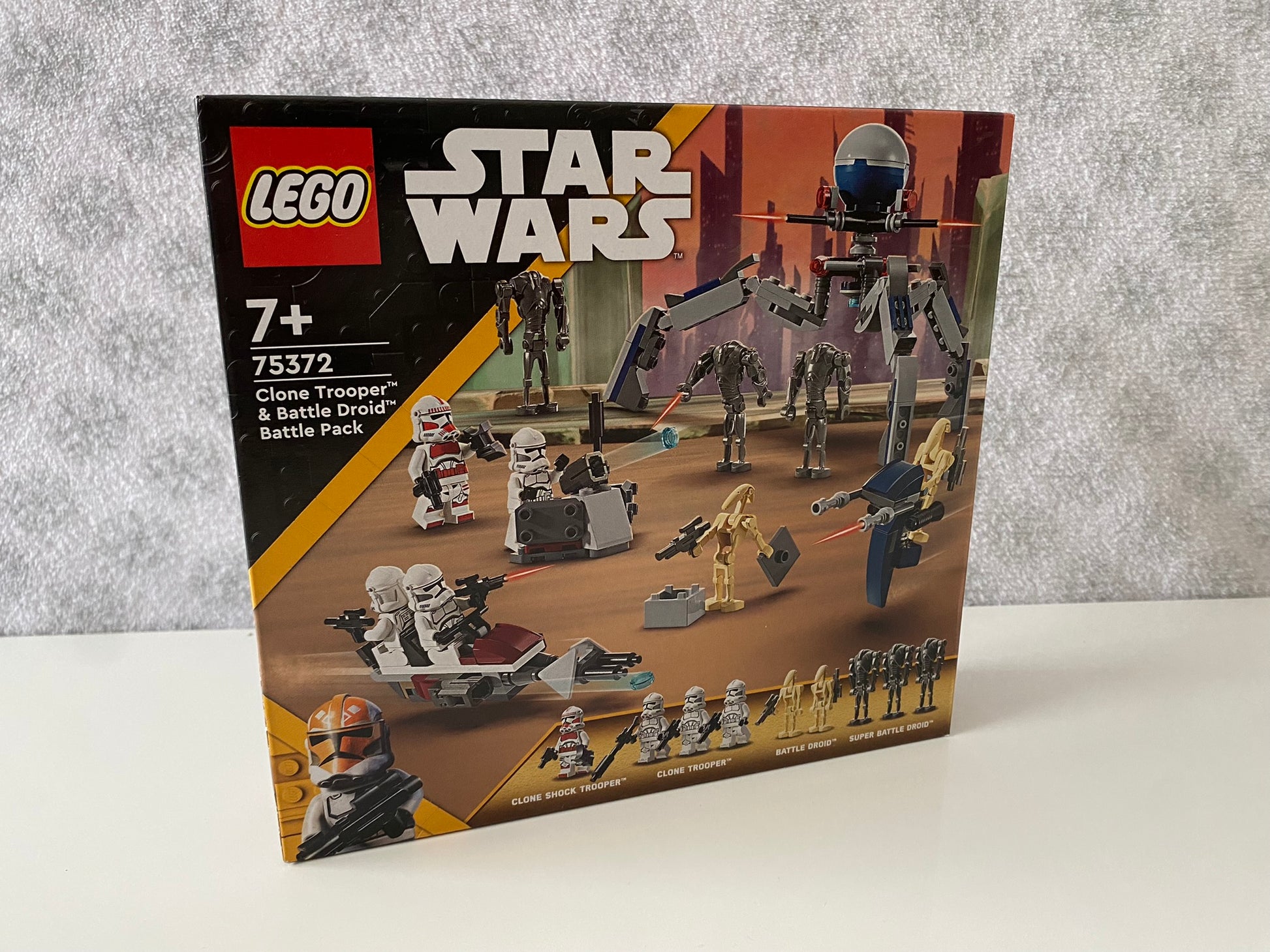 LEGO Star Wars Clone Trooper & Battle Droid Battle Pack (75372) Set mit Clone Troopers, Battle Droids und verschiedenen Fahrzeugen. Enthält digitale Bauanleitungen in der LEGO Builder App. Perfekt für actiongeladene Rollenspiele und Star Wars Fans.