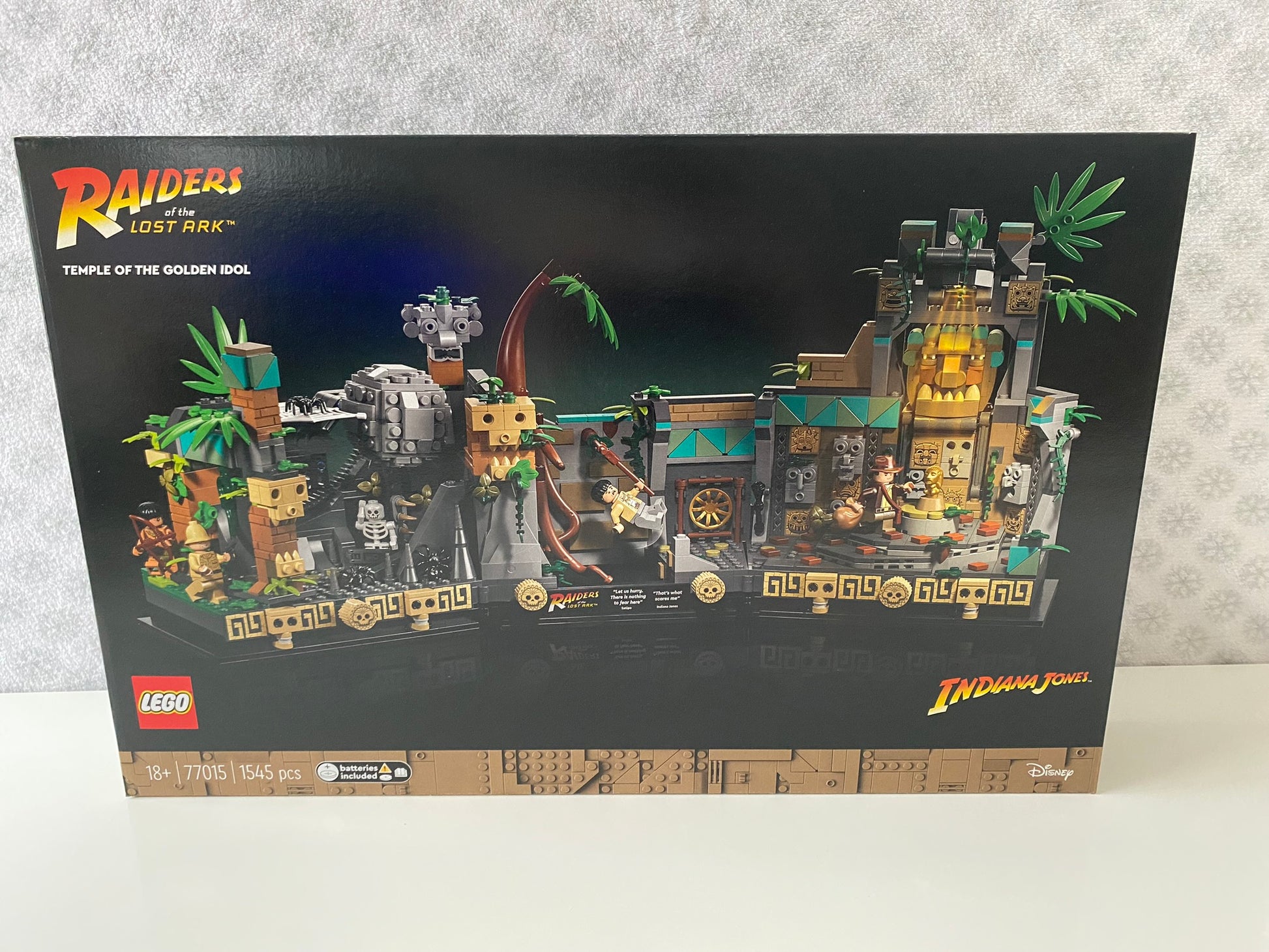 LEGO Indiana Jones Tempel des goldenen Götzen (77015) Set mit Indiana Jones, Satipo, Belloq und Hovitos-Krieger Minifiguren. Detailreiche Funktionen und authentische Details aus dem Film "Jäger des verlorenen Schatzes"