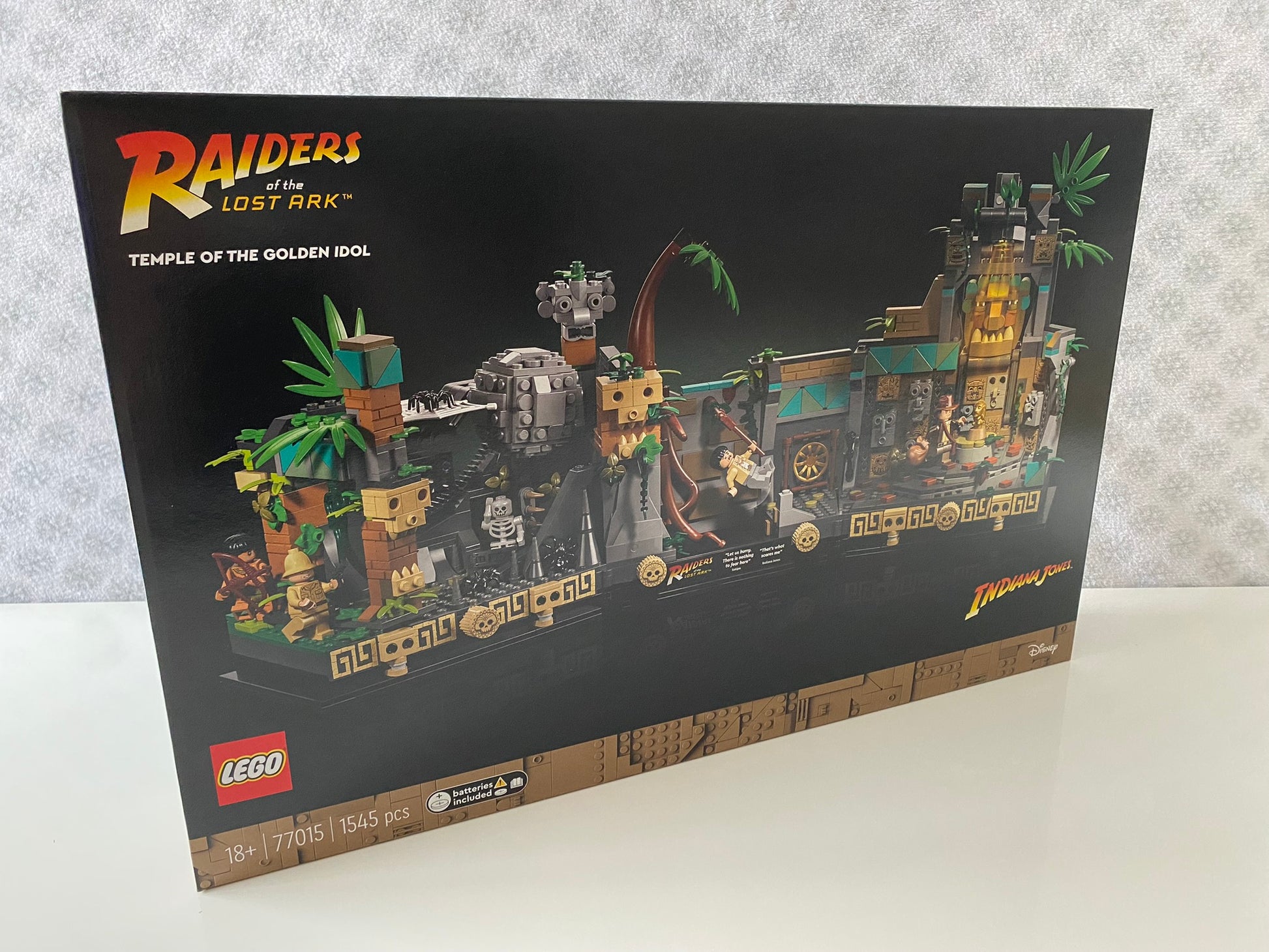 LEGO Indiana Jones Tempel des goldenen Götzen (77015) Set mit Indiana Jones, Satipo, Belloq und Hovitos-Krieger Minifiguren. Detailreiche Funktionen und authentische Details aus dem Film "Jäger des verlorenen Schatzes"