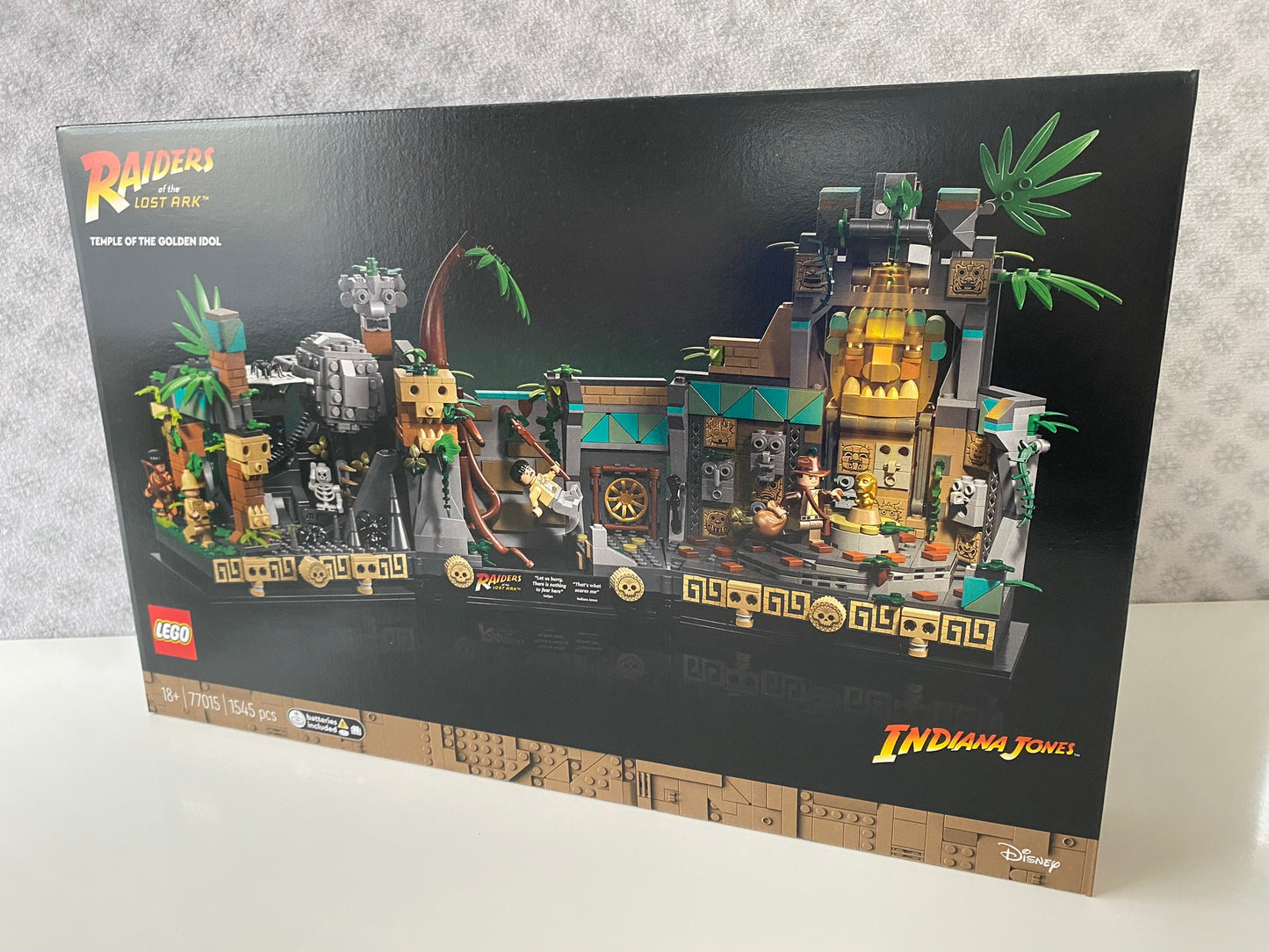 LEGO Indiana Jones Tempel des goldenen Götzen (77015) Set mit Indiana Jones, Satipo, Belloq und Hovitos-Krieger Minifiguren. Detailreiche Funktionen und authentische Details aus dem Film "Jäger des verlorenen Schatzes"