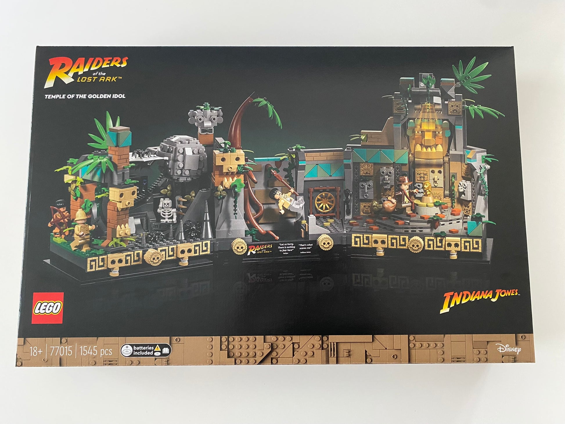 LEGO Indiana Jones Tempel des goldenen Götzen (77015) Set mit Indiana Jones, Satipo, Belloq und Hovitos-Krieger Minifiguren. Detailreiche Funktionen und authentische Details aus dem Film "Jäger des verlorenen Schatzes"