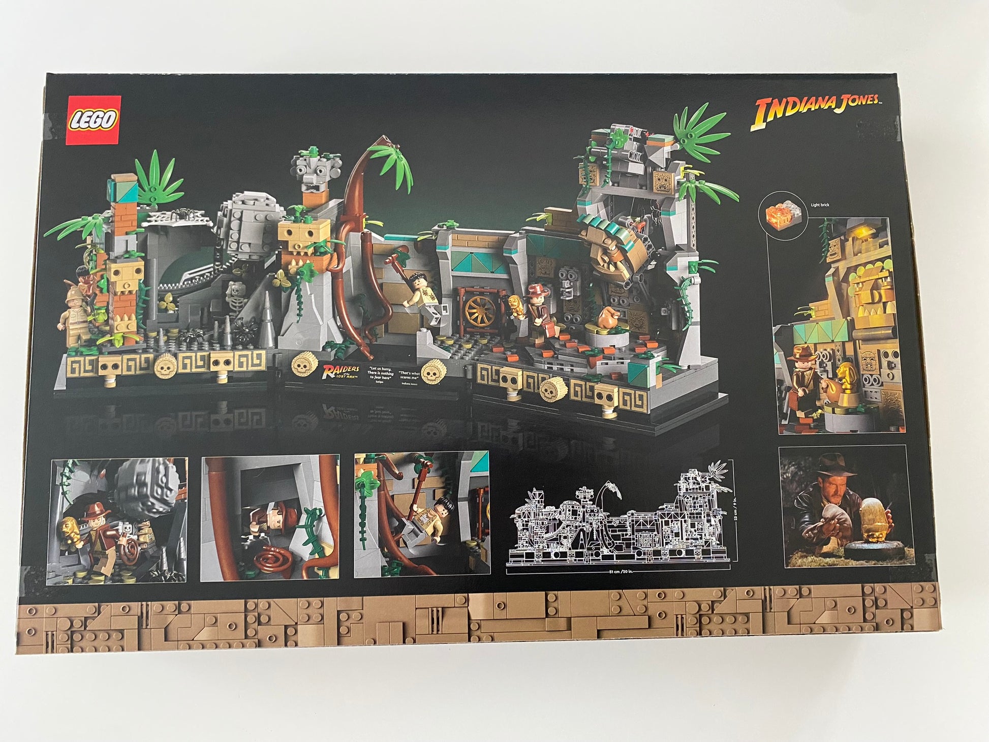 LEGO Indiana Jones Tempel des goldenen Götzen (77015) Set mit Indiana Jones, Satipo, Belloq und Hovitos-Krieger Minifiguren. Detailreiche Funktionen und authentische Details aus dem Film "Jäger des verlorenen Schatzes"