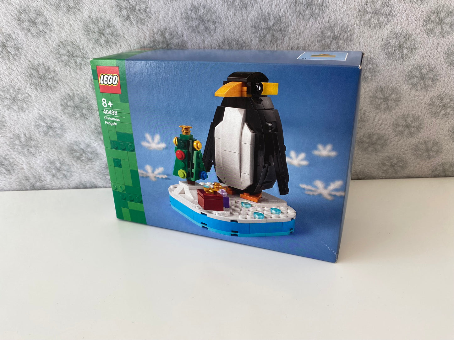 LEGO Icons Weihnachtspinguin (40498)