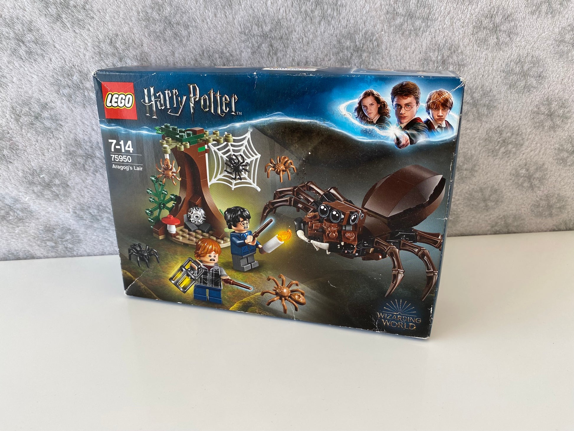 LEGO Harry Potter Aragog's Versteck (75950), Minifiguren von Harry Potter und Ron Weasley, Aragog mit beweglichen Beinen und Augen, Waldkulisse mit baubarem Baum und Spinnenwebe, 157 Teile.